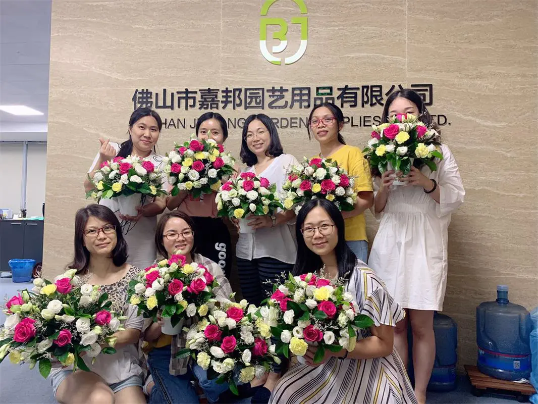 Looking for a combination of nature and aesthetics - flower arrangement