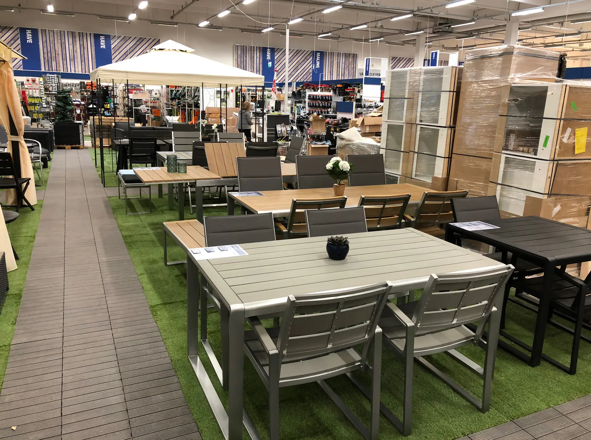Jiabang WPC & artificial grass decking tiles for Chain store floor renew project in Denmark